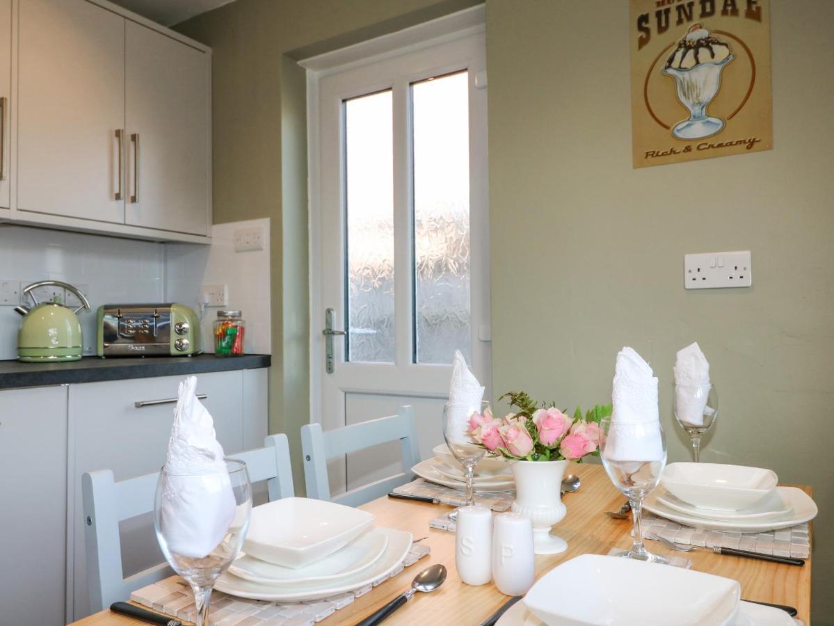 George'S Place Froghall 外观 照片